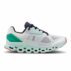 On Women’s Cloudstratus (Undyed-White/Creek)